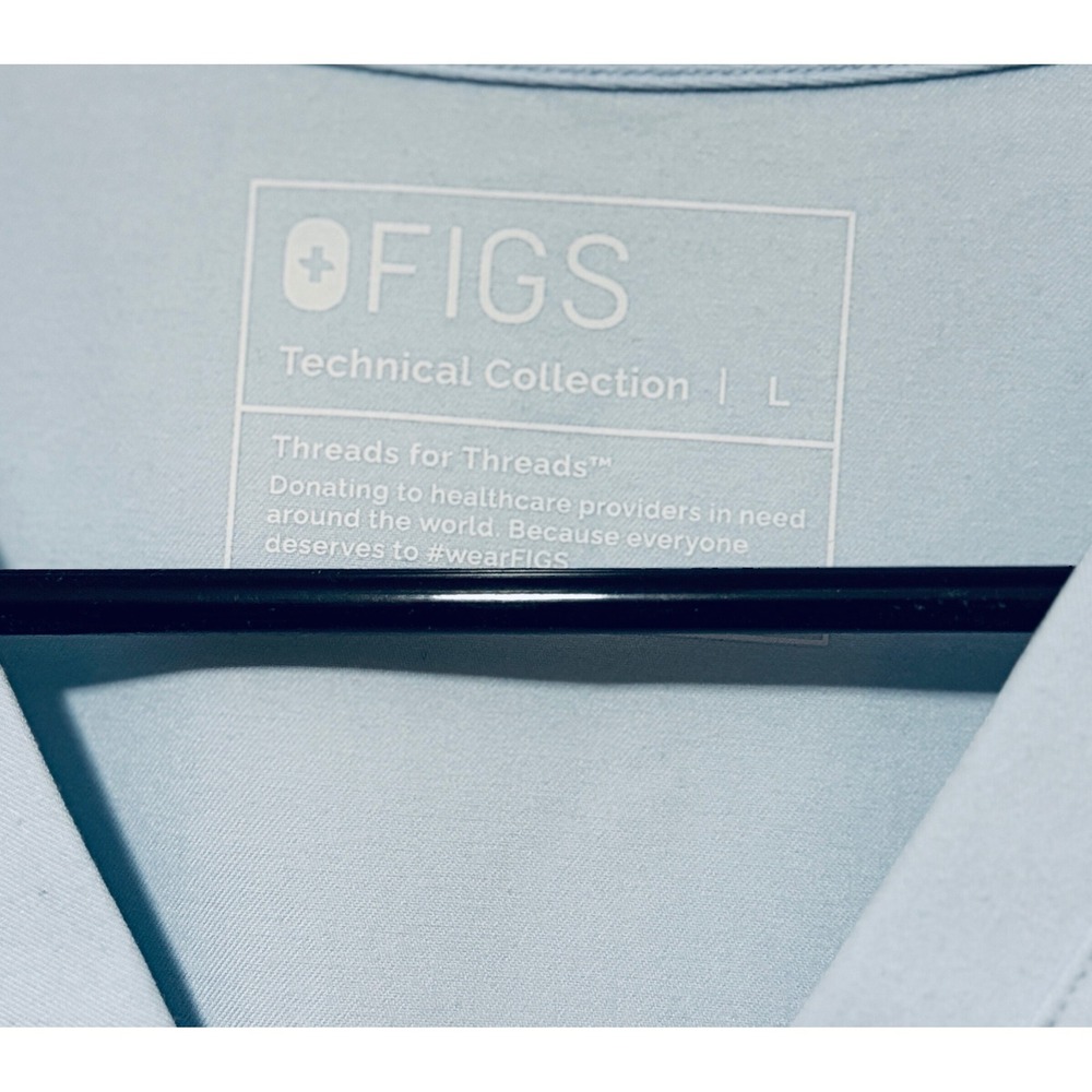 FIGS Casma Three Pocket Scrub Top Light Blue V-Neck Technical Collection Women L - Picture 2 of 4